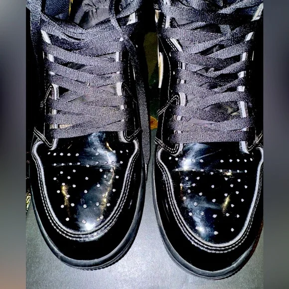 OG black and metallic gold Jordan 1 - Picture 3 of 3